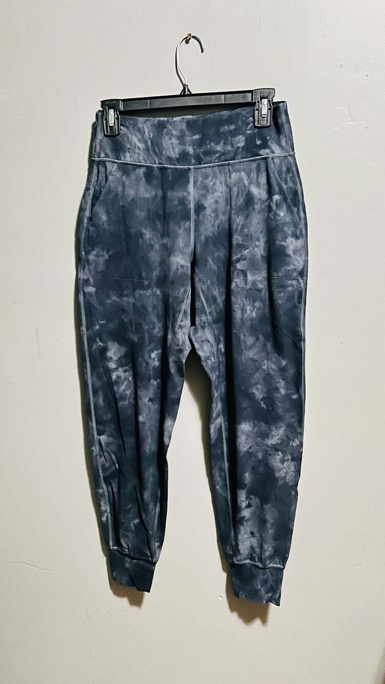 Lululemon Tie-Dye Jogger Pants with Pockets Size 8. Pc 67